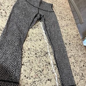 Lululemon leggings size 4